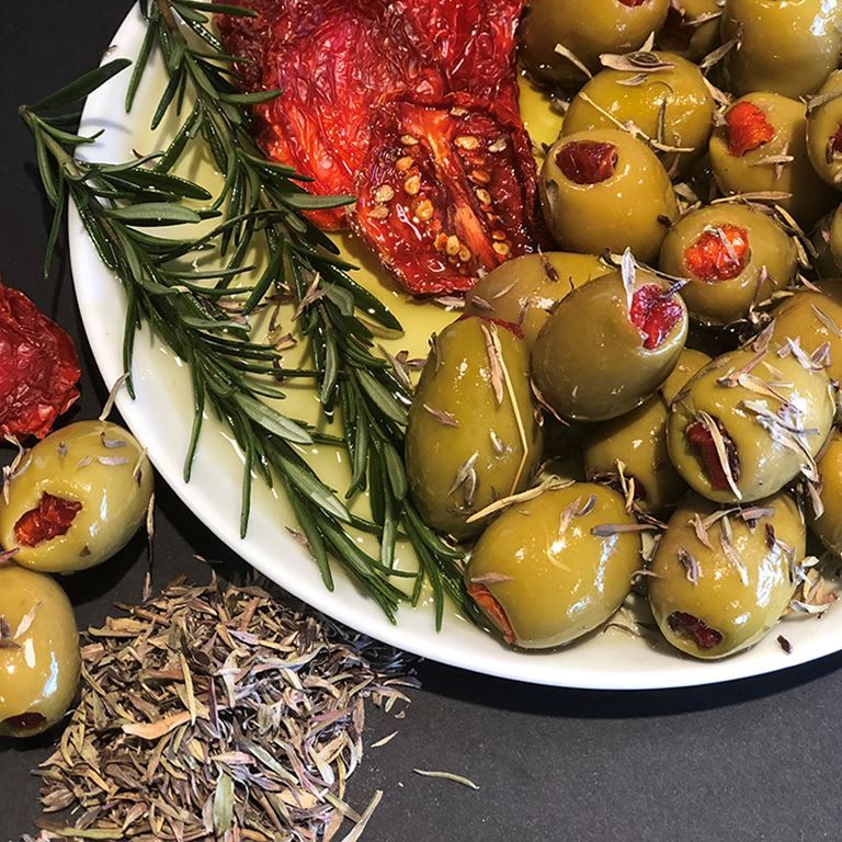 Kuru Domates Dolgulu Yeşil Zeytin